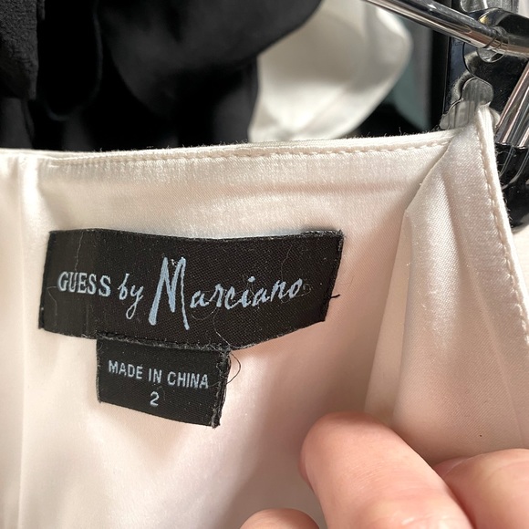 Marciano, White Pencil w/pockets Skirt Size US 2. - Picture 3 of 7